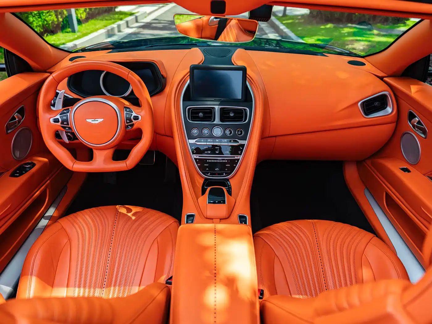 Aston Martin DB11 2023 4.0T V8 Volante фото 7