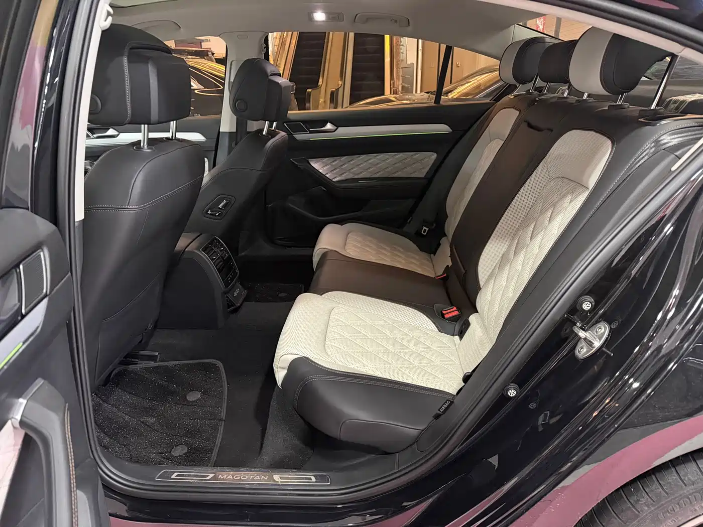 Volkswagen Magotan 2023 Model 2 Million Commemorative Edition 330TSI DSG Luxury фото 5