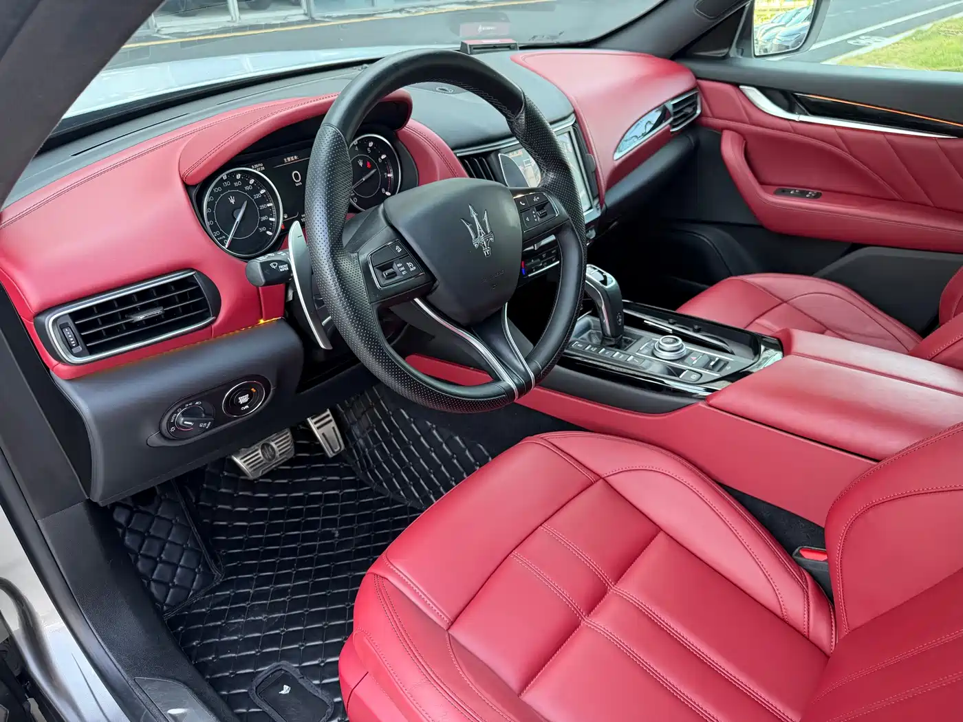Фото 6 - Maserati Levante