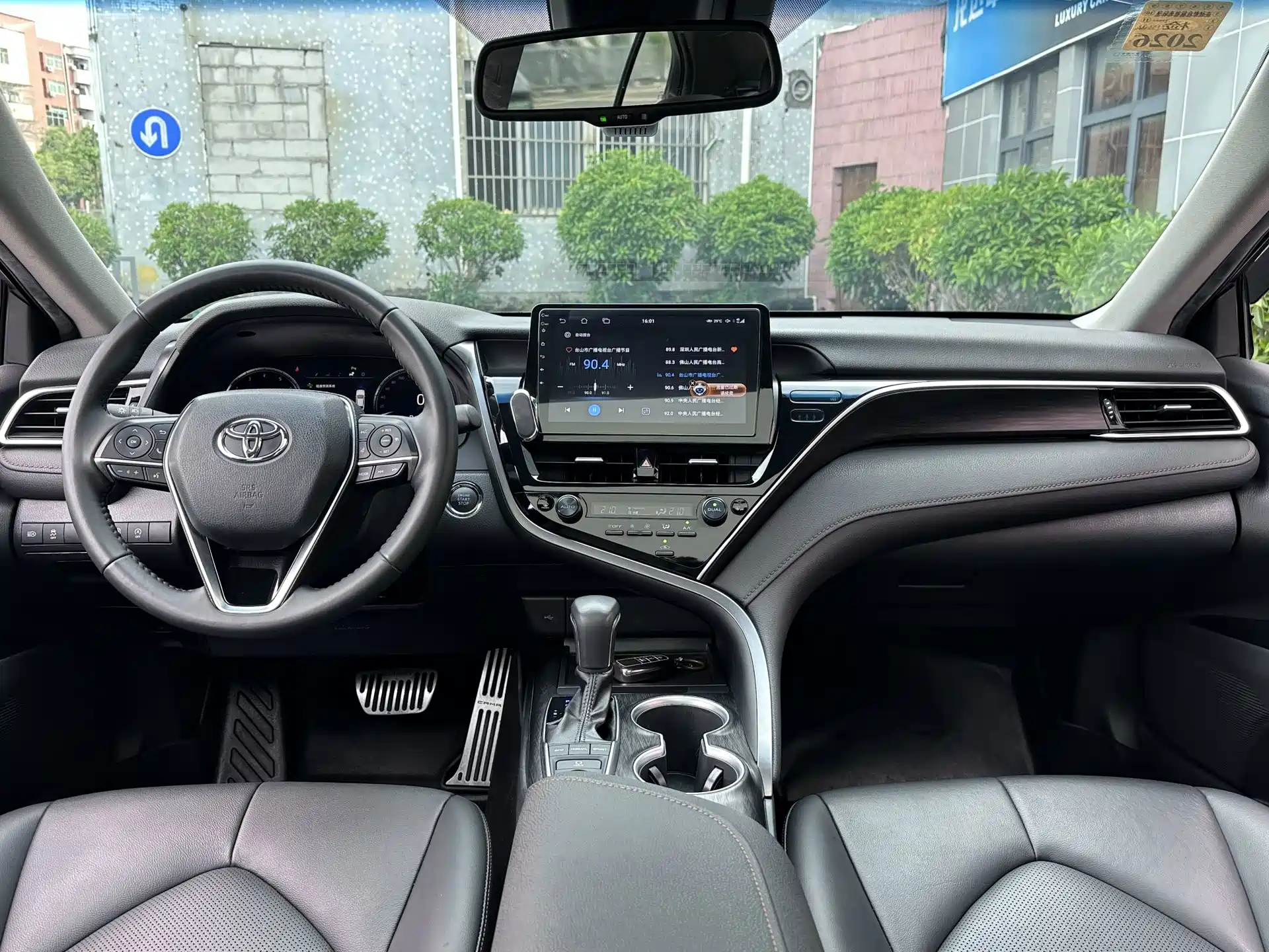 Фото 6 - Toyota Camry