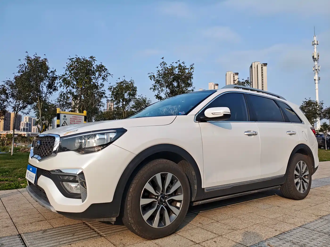 KIA KX7