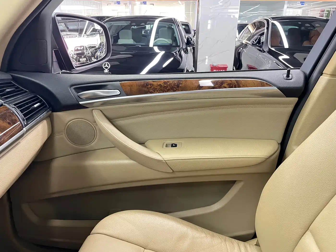 BMW X5 (Import) 2011 xDrive35i Leading Edition фото 24