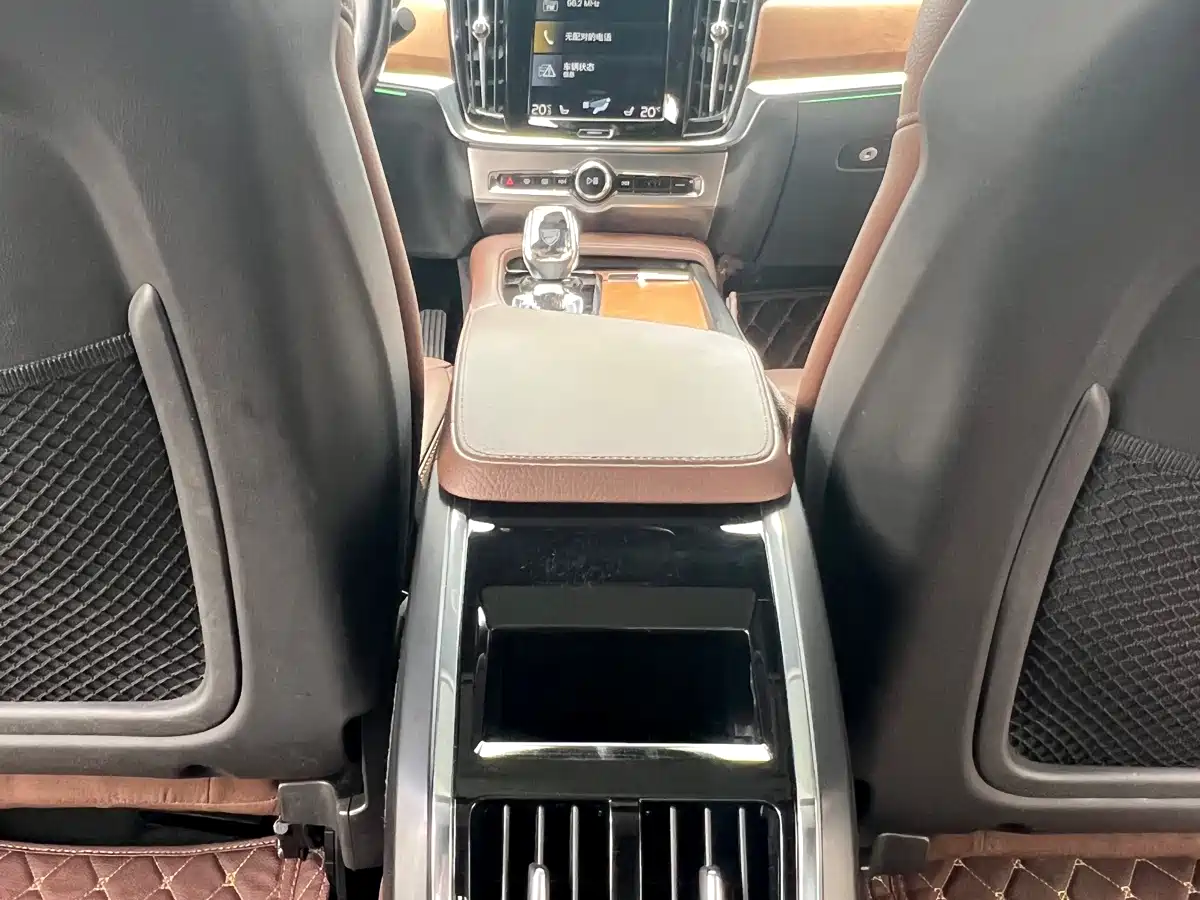 Фото 27 - Volvo S90