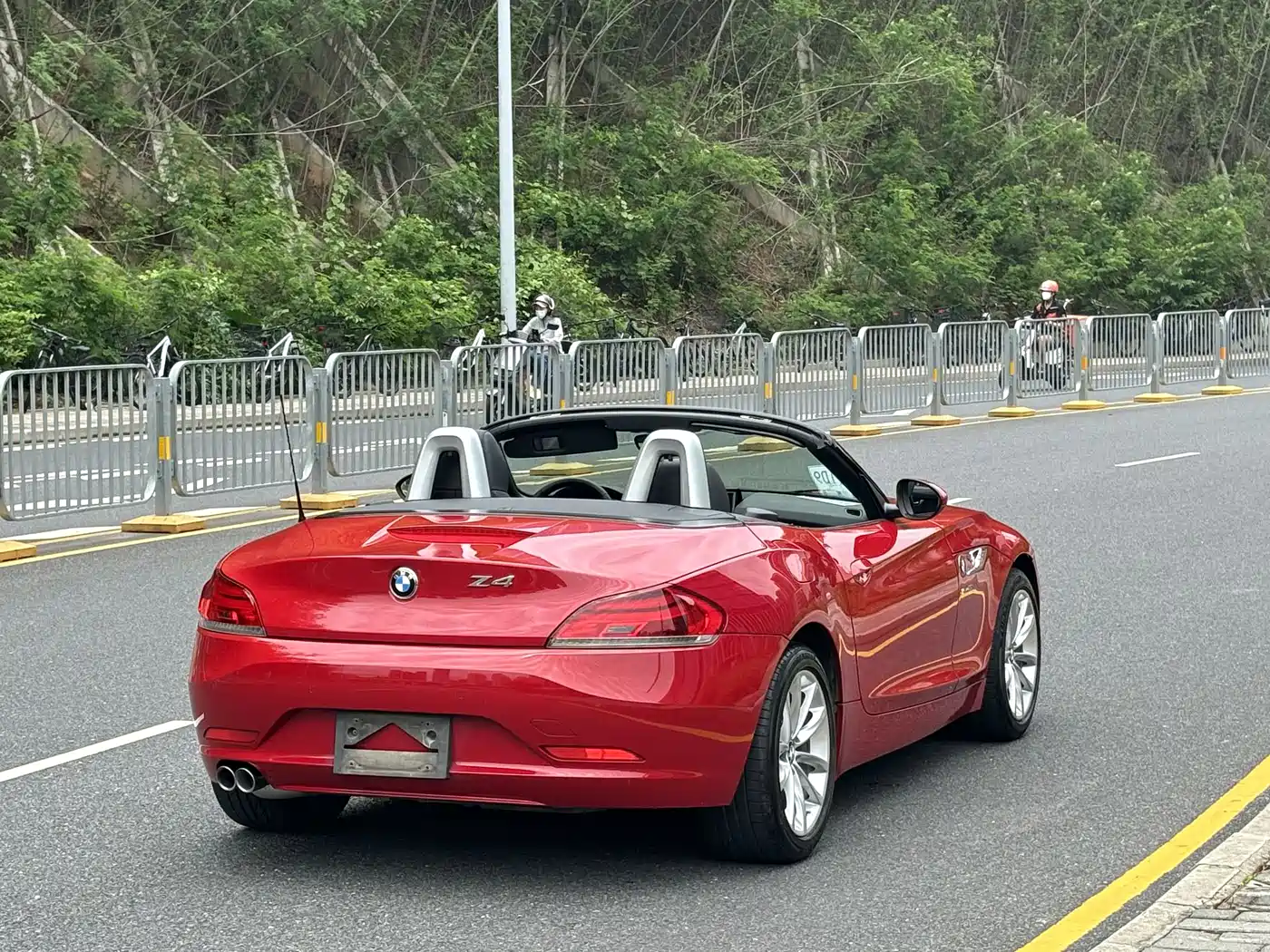 BMW Z4 2013 sDrive20i Leading фото 16