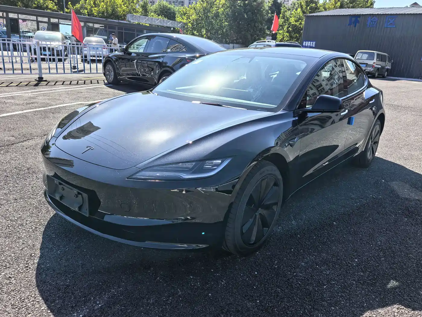 Tesla Model 3 2026 2025 Model Year Facelift Rear-Wheel Drive