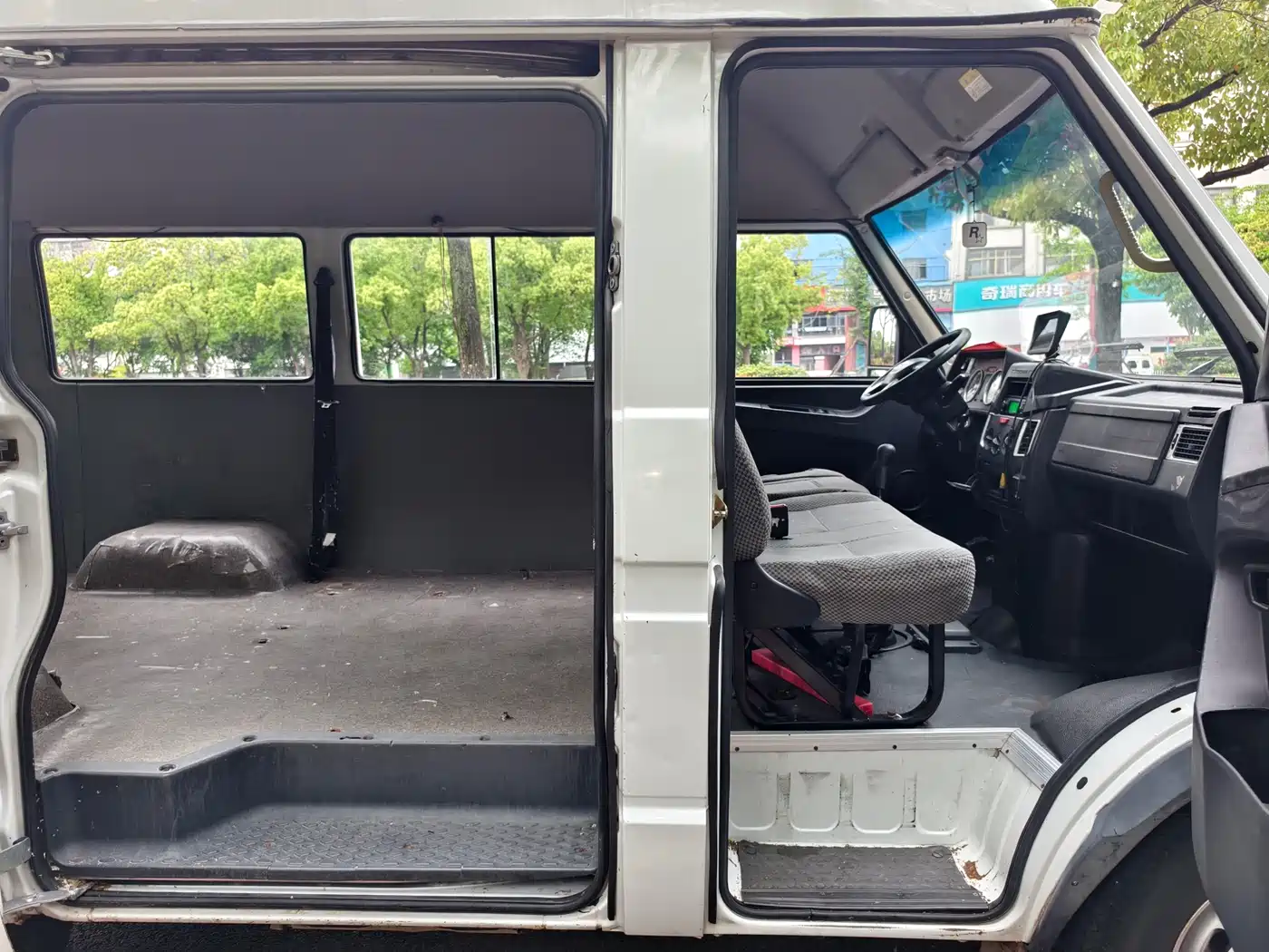 Iveco Daily 2018 2017 Model 2.5T A35 Bus 5-7 Seats 47Z5