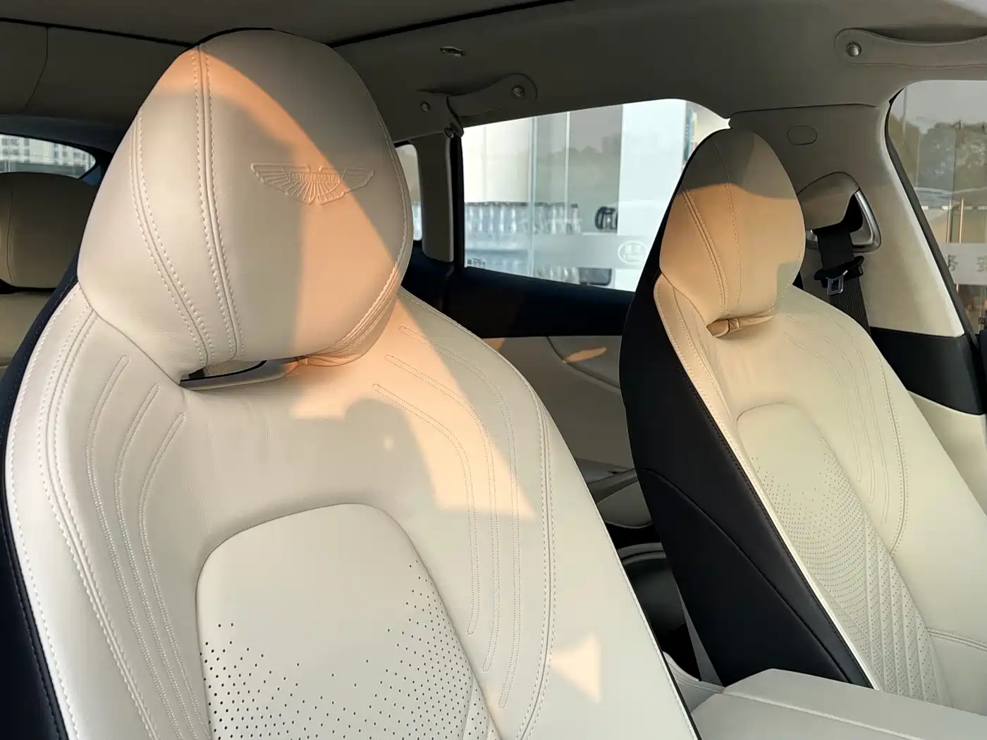 Aston Martin DBX 2022 2022 4.0T V8