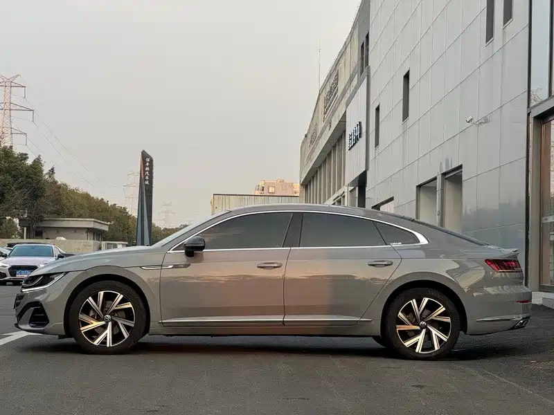 Volkswagen FAW-Volkswagen CC 2023 380TSI Eye-catching Edition фото 4