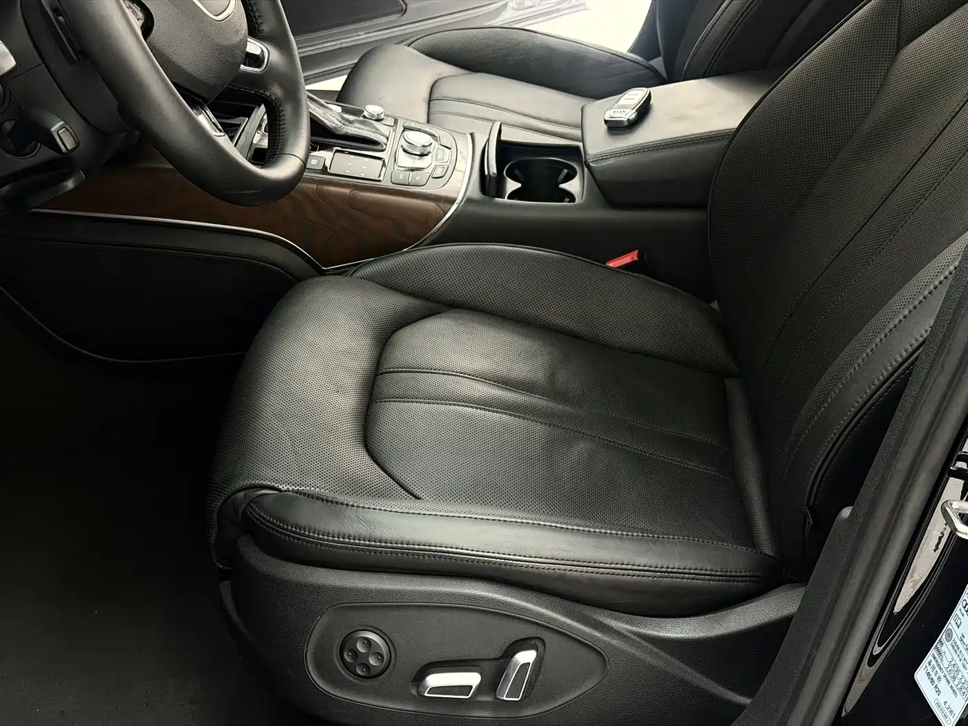 Фото 16 - Audi A6L