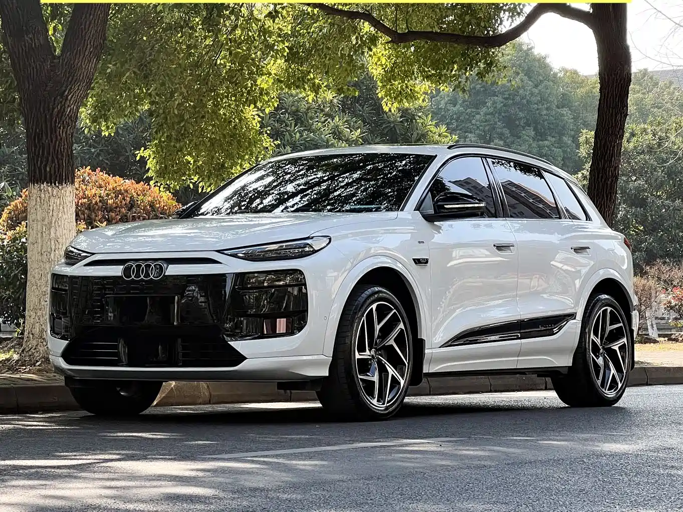 AUDI Q6L E TRON