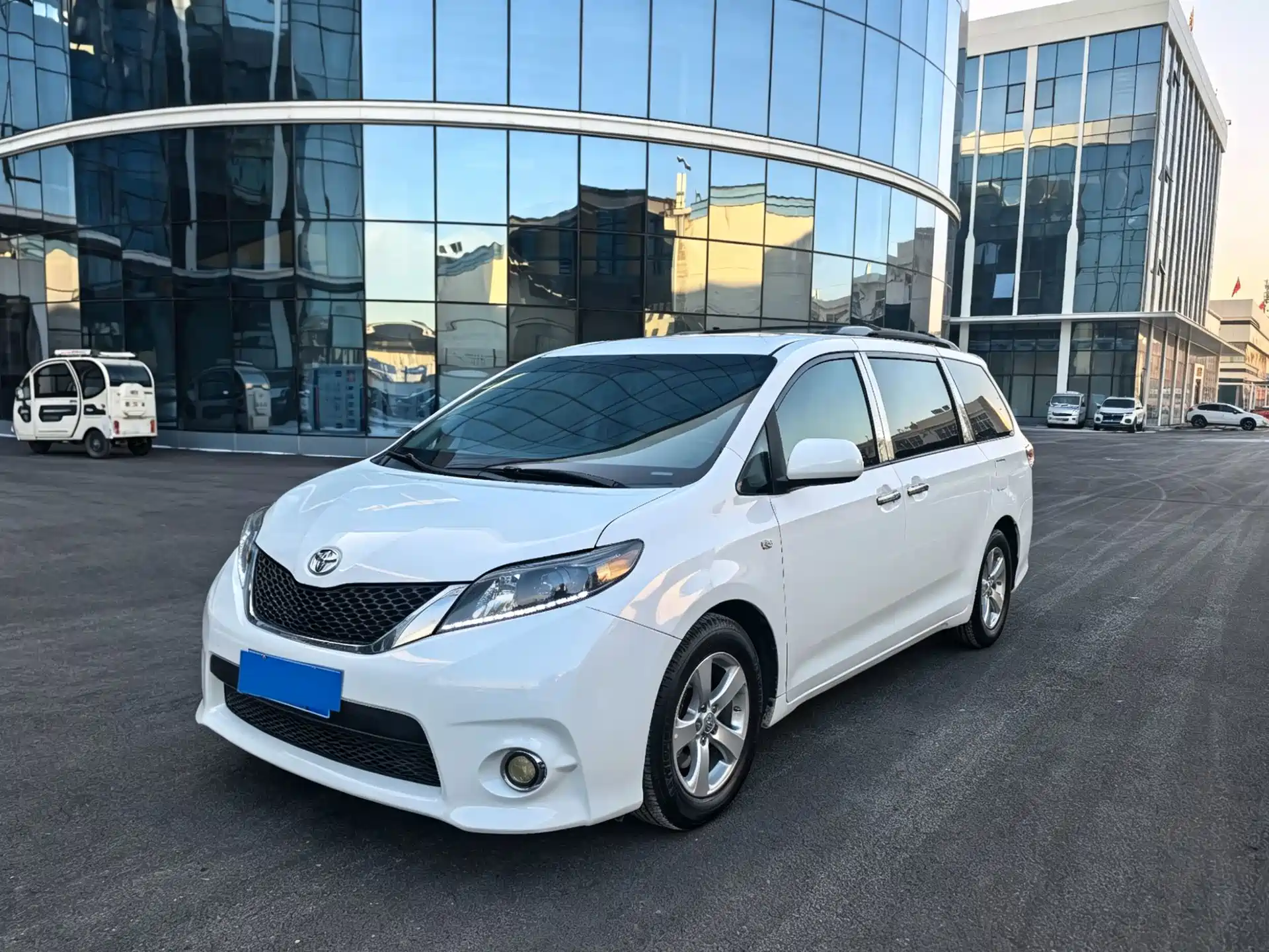 Photo 1 - Toyota Sienna