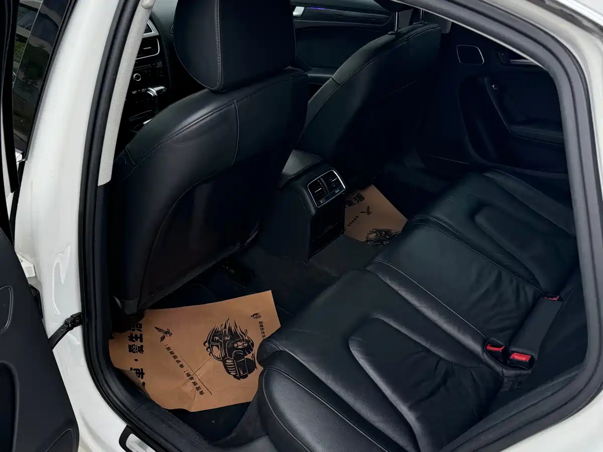 Фото 6 - Audi A4L