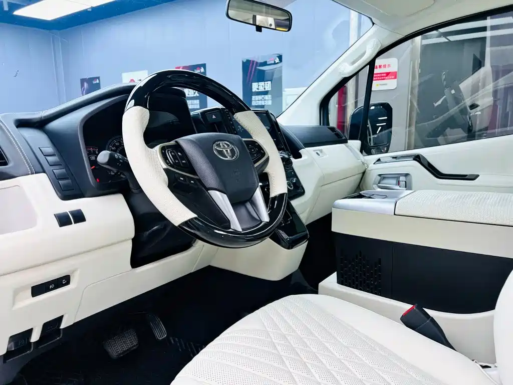 Toyota HIACE 2022 2021 3.5L Automatic 7-Seater