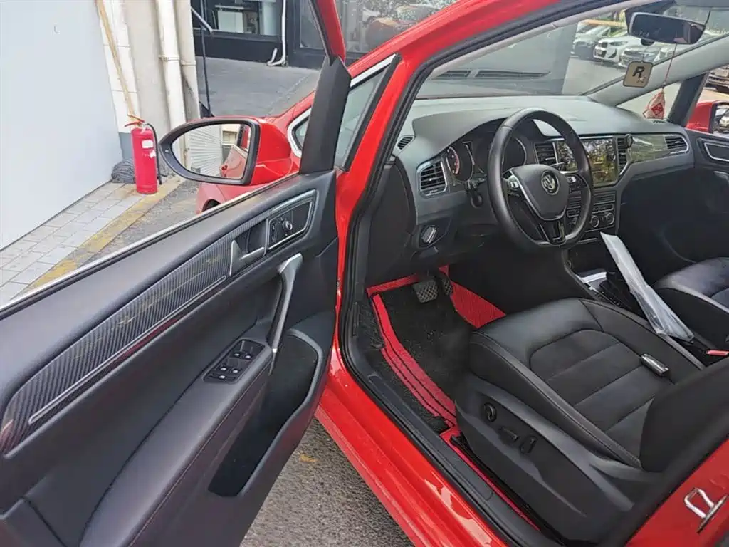 Volkswagen Golf Sportsvan 2018 230TSI Automatic Luxury фото 23