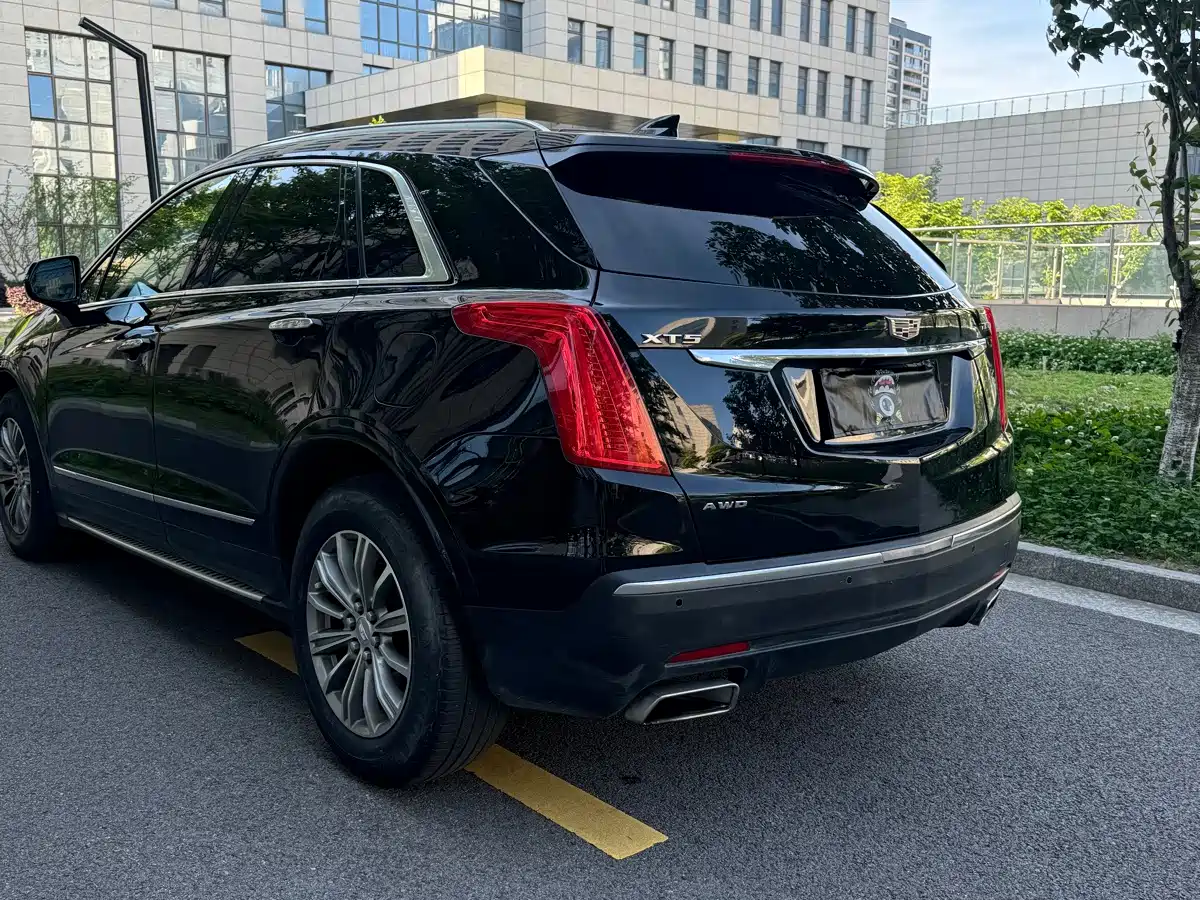 Photo 16 - Cadillac XT5