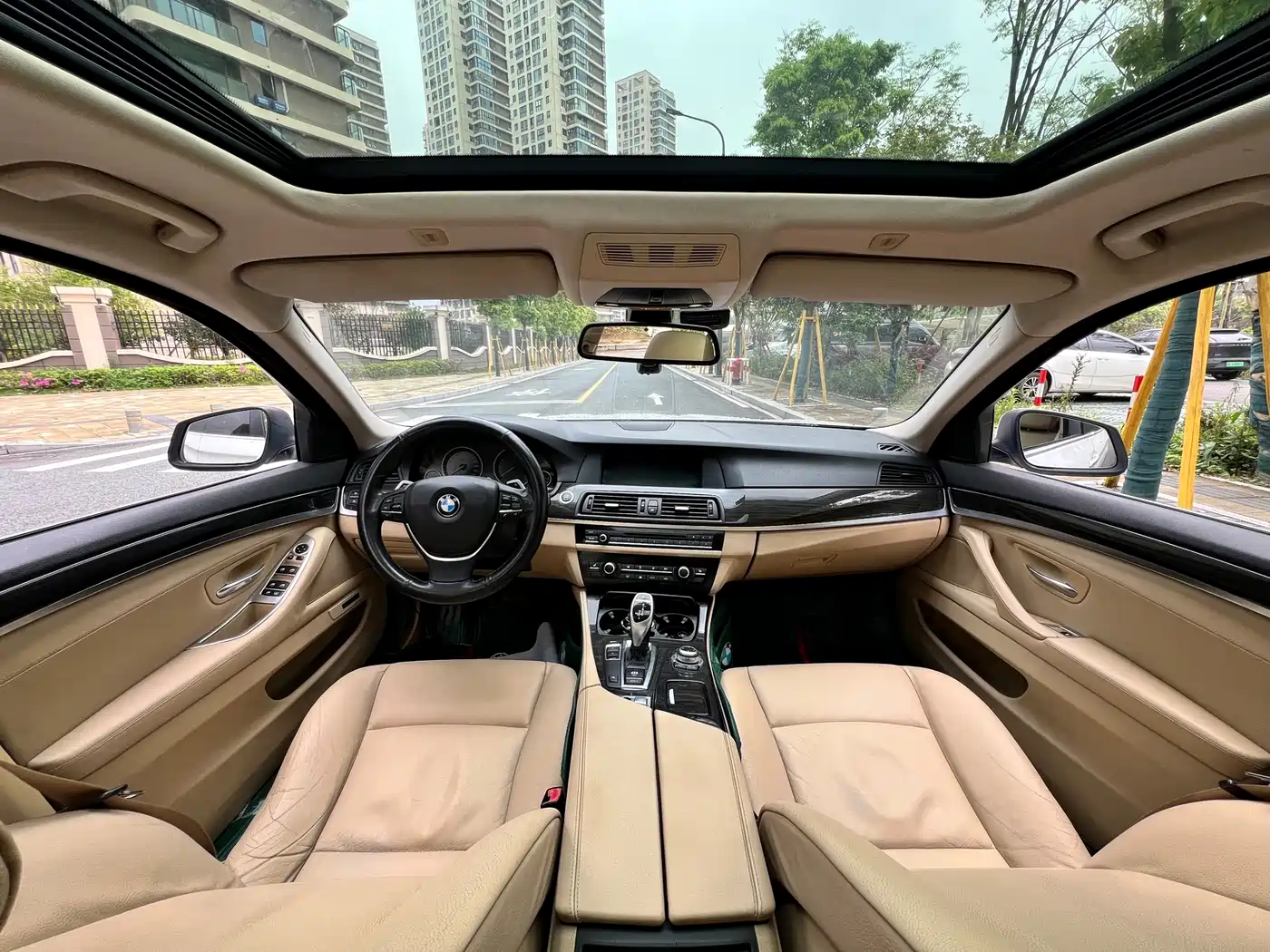 BMW 5 Series 2011 535Li Leading фото 10