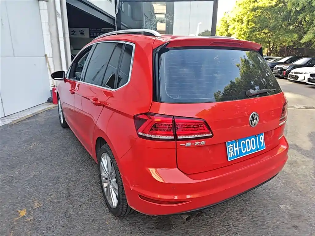 Volkswagen Golf Sportsvan 2018 230TSI Automatic Luxury фото 9