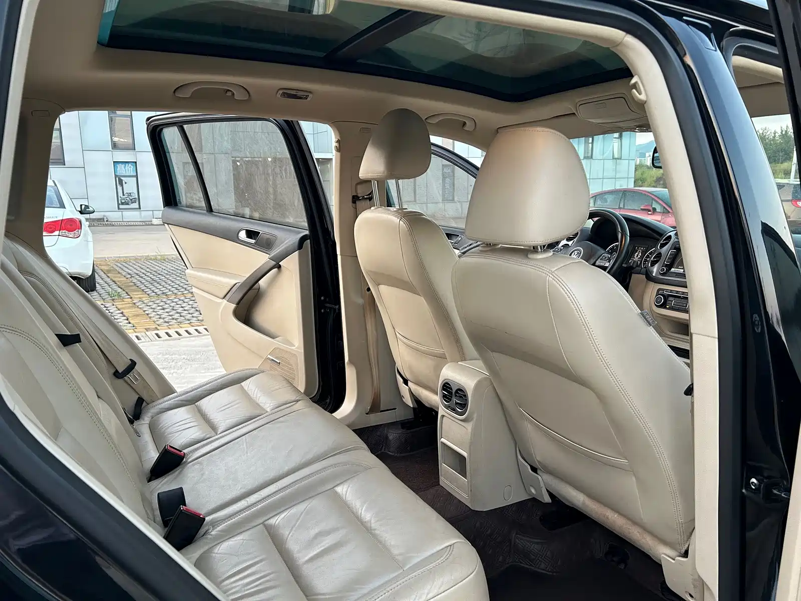 صورة 9 - Volkswagen Tiguan