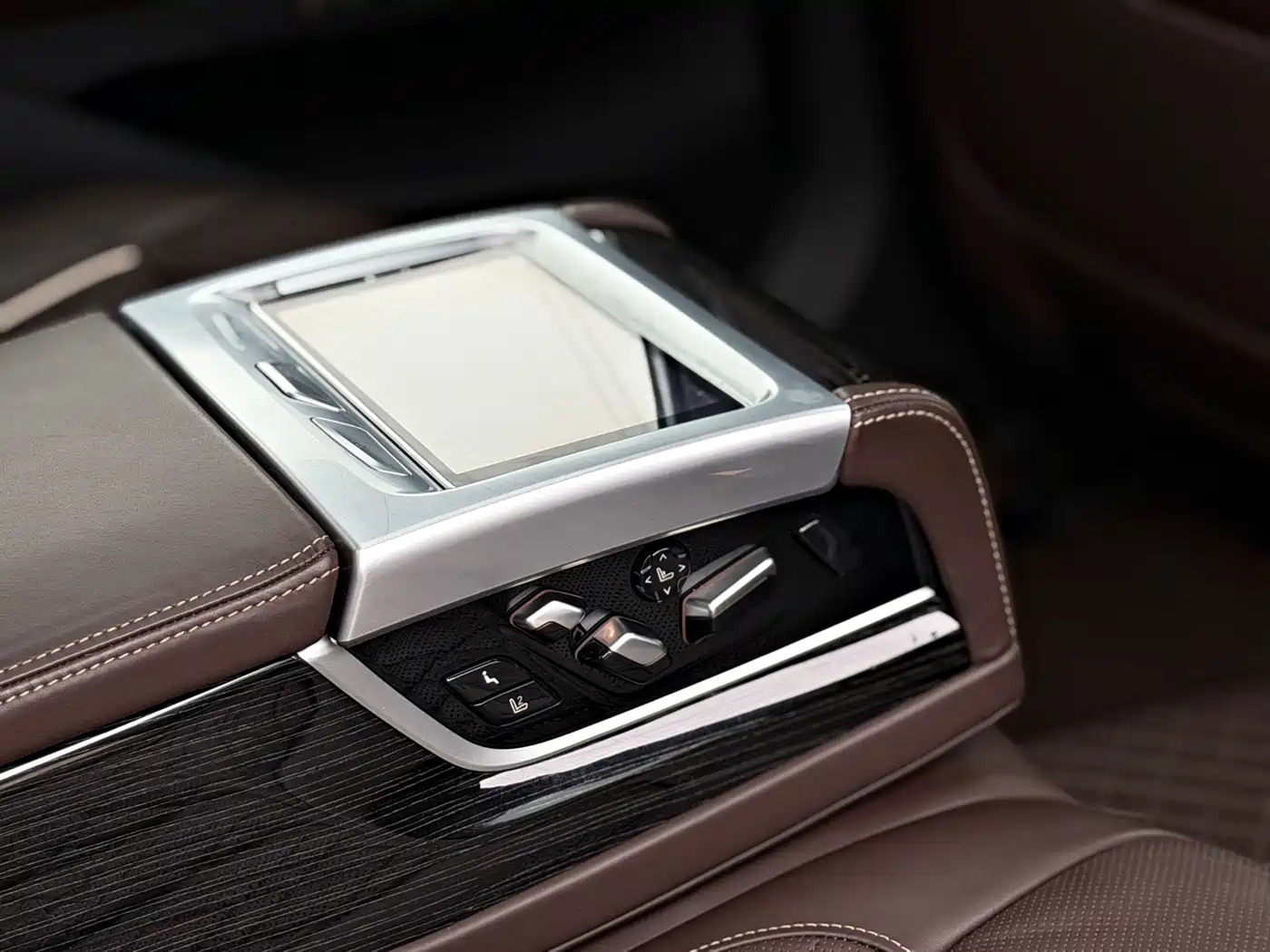 BMW 7 Series 2019 740Li Exclusive M Sport Package фото 14
