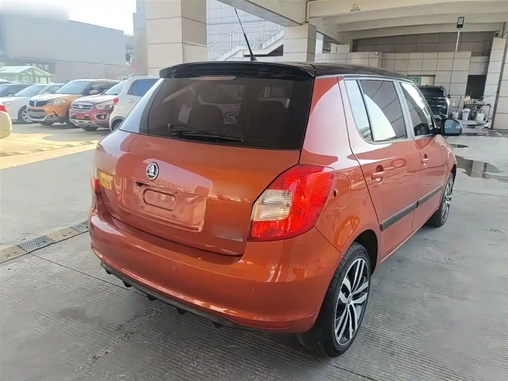 Škoda Fabia 2014 1.6L Automatic Sport Edition фото 7