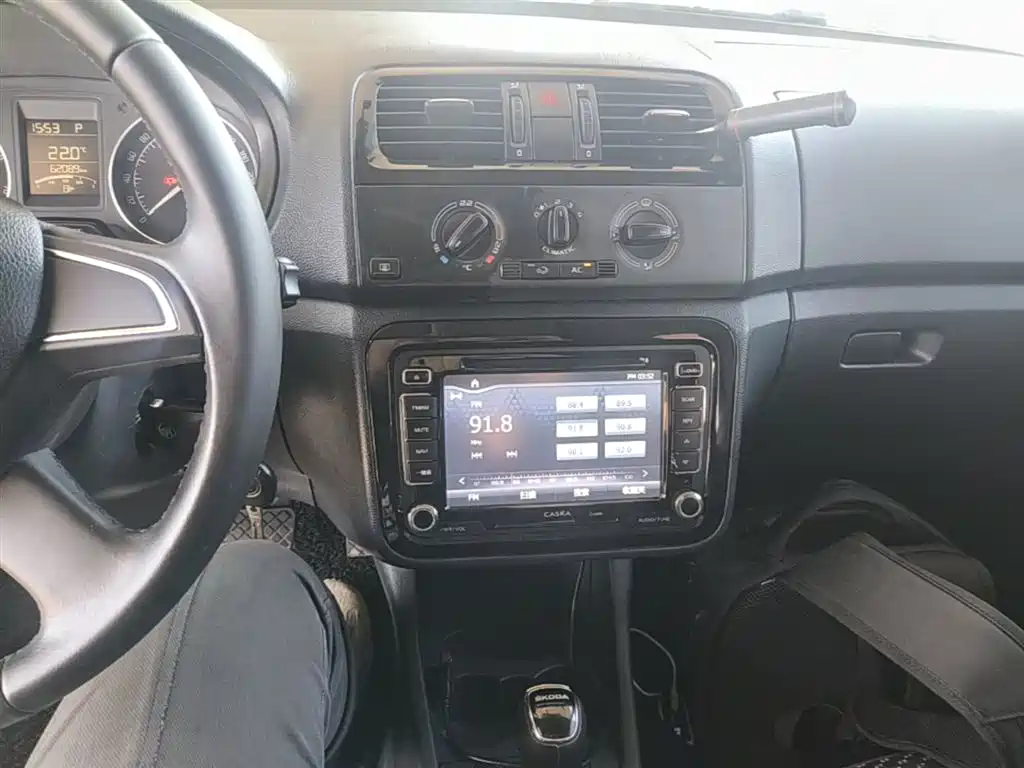 Škoda Fabia 2014 1.6L Automatic Sport Edition фото 13