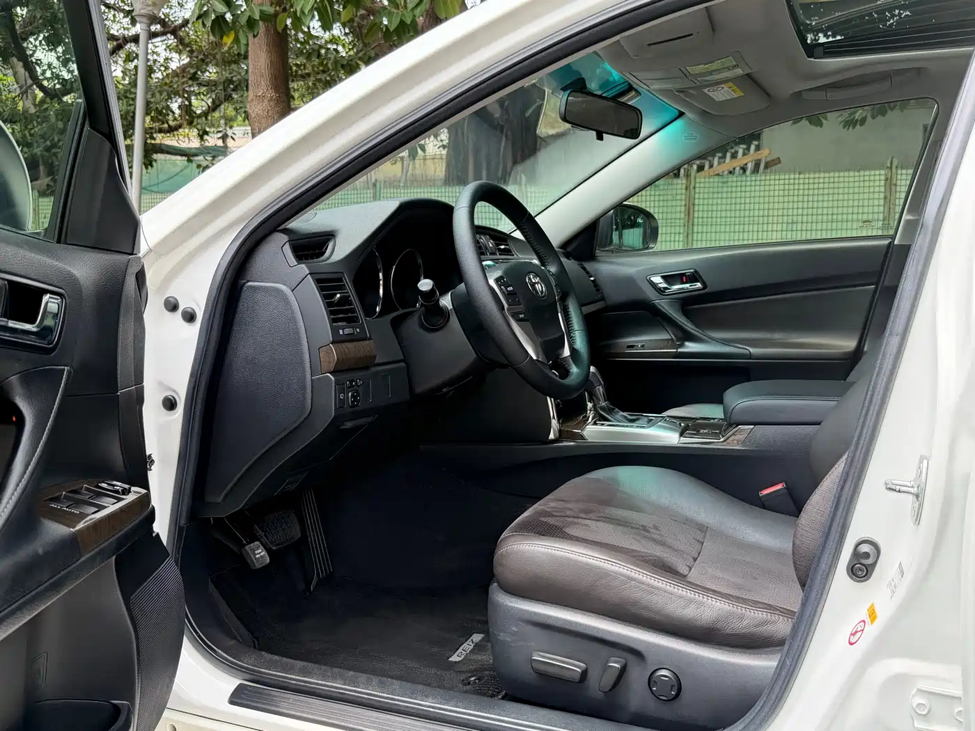 Toyota Reiz 2013 2.5V Shangrui Navigation Edition фото 8