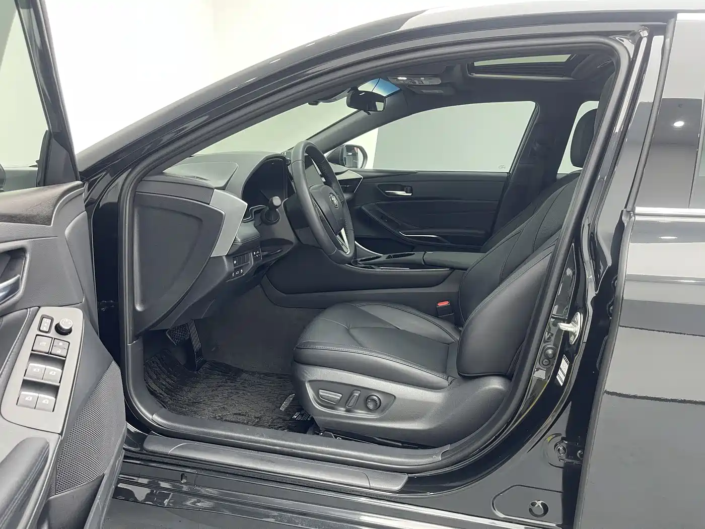 Toyota Avalon 2023 2.0L Premium Selection фото 18