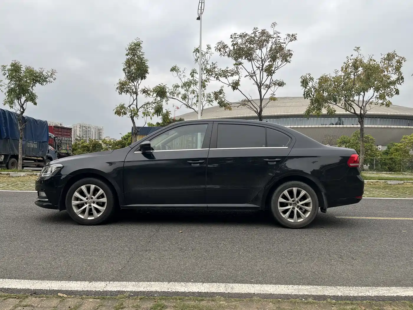 Volkswagen Lavida 2015 1.6L Automatic Comfort Edition фото 17