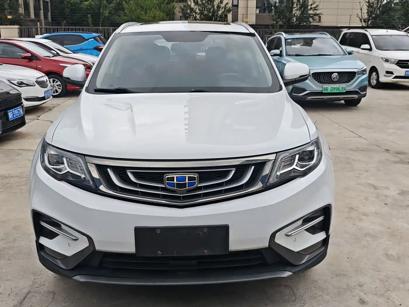 Фото 2 - Geely Atlas