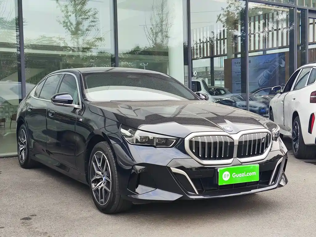 Фото 4 - BMW i5