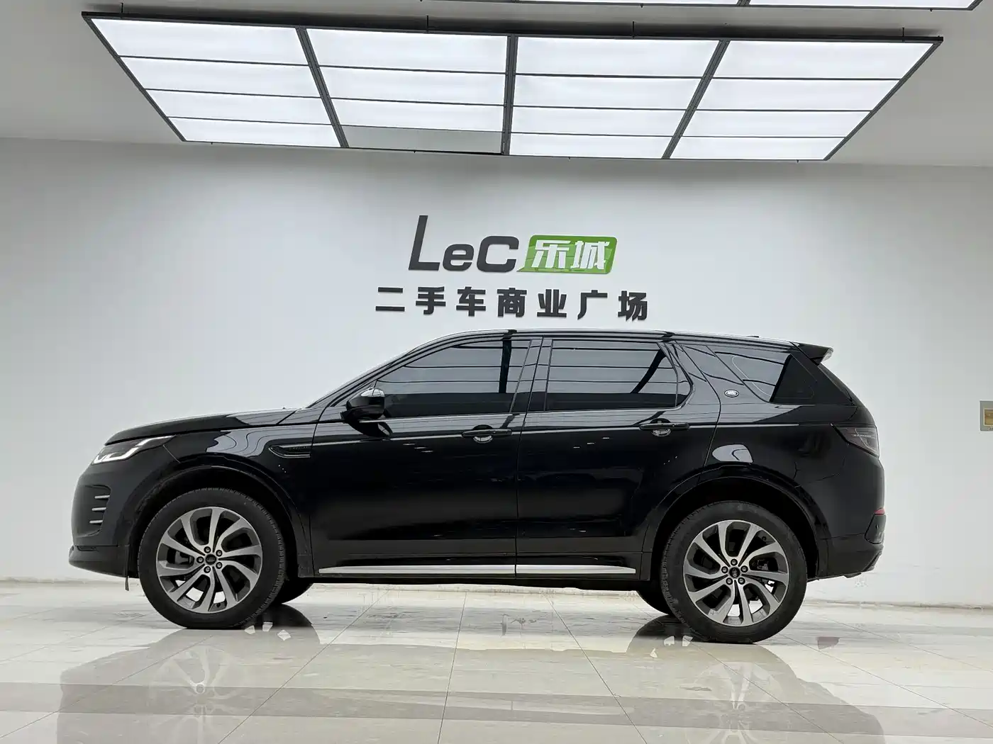 Land Rover Discovery Sport 2024 Performance Technology Edition фото 4