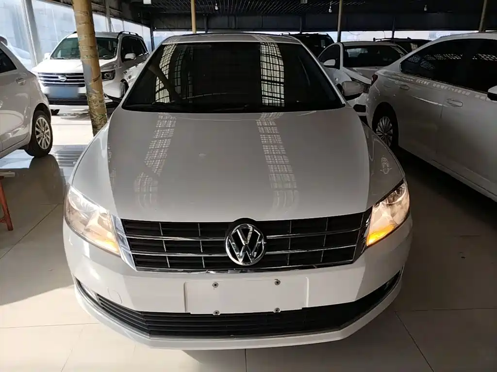 Volkswagen Lavida 2013 Facelift Classic 1.6L Automatic Comfort фото 3
