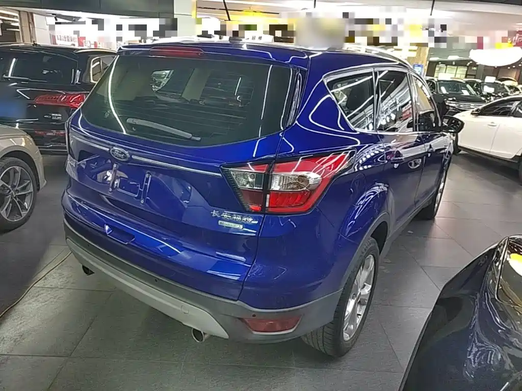 Фото 7 - Ford Kuga