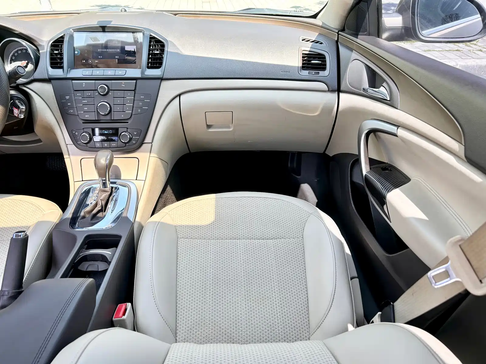 Photo 20 - Buick Regal