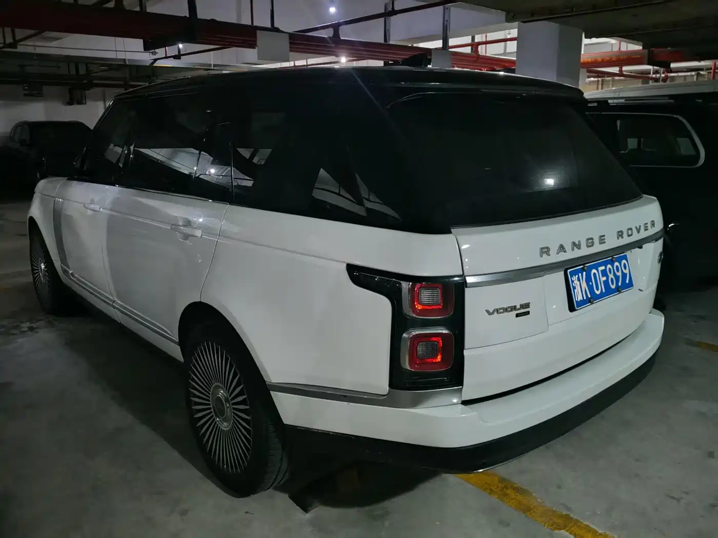 Photo 6 - Land Rover Range Rover