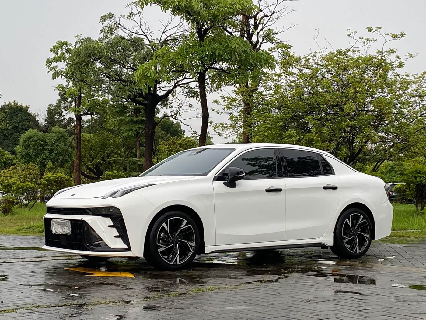 Lynk & Co 03
