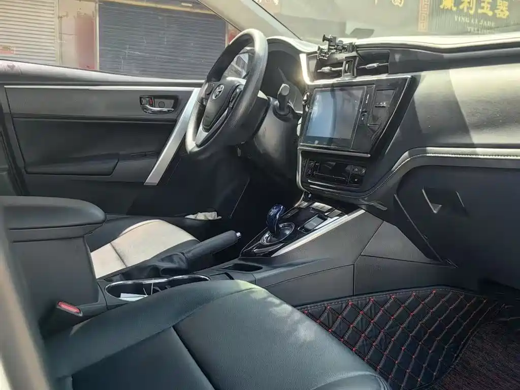 Toyota Corolla Twin Engine E+ 2019 1.8L E-CVT Leading Edition фото 15