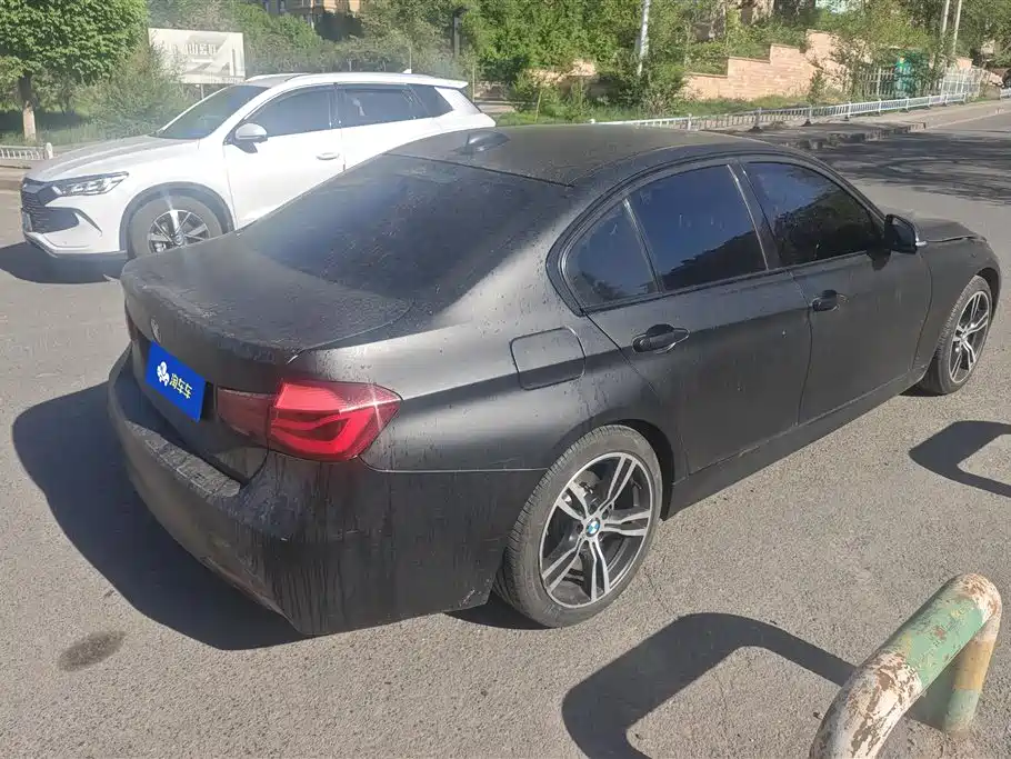 BMW 3 Series 2018 320i M Sport Black Night Edition фото 3