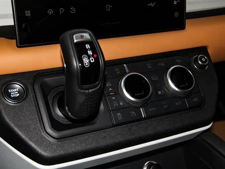 Land Rover Defender 2023 Facelift 110 3.0T P400 Dark Special Edition фото 21