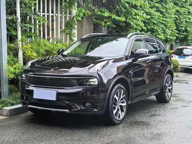 Lynk & Co 01 2017 2.0T AWD Pro — фото 1