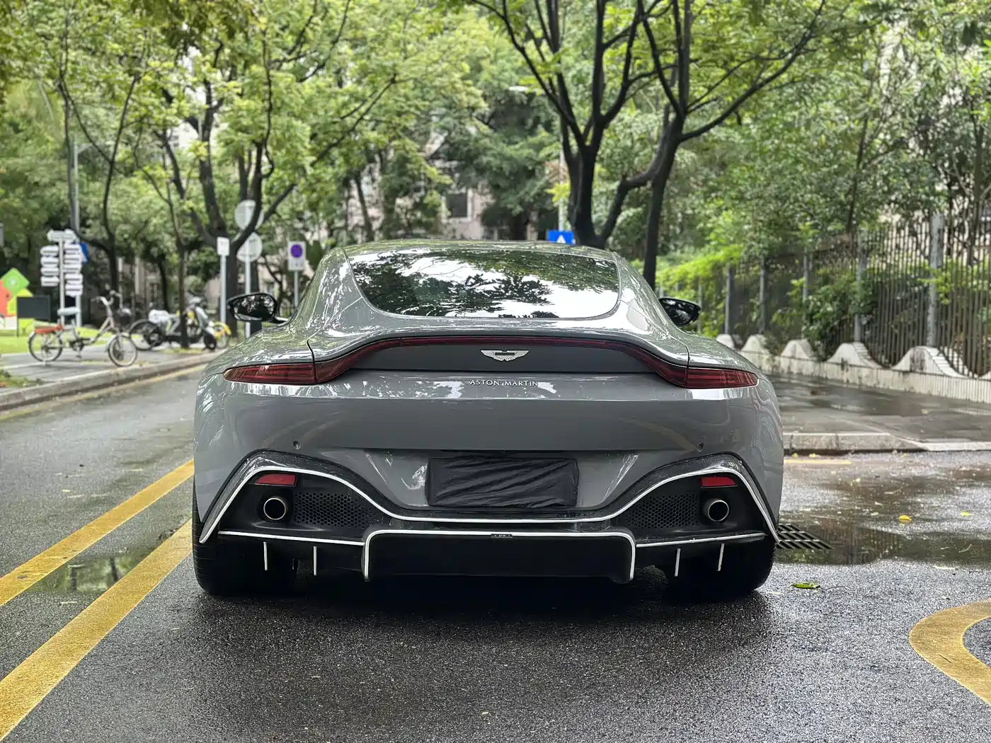 Aston Martin V8 Vantage 2018 4.0T V8 Coupe фото 3