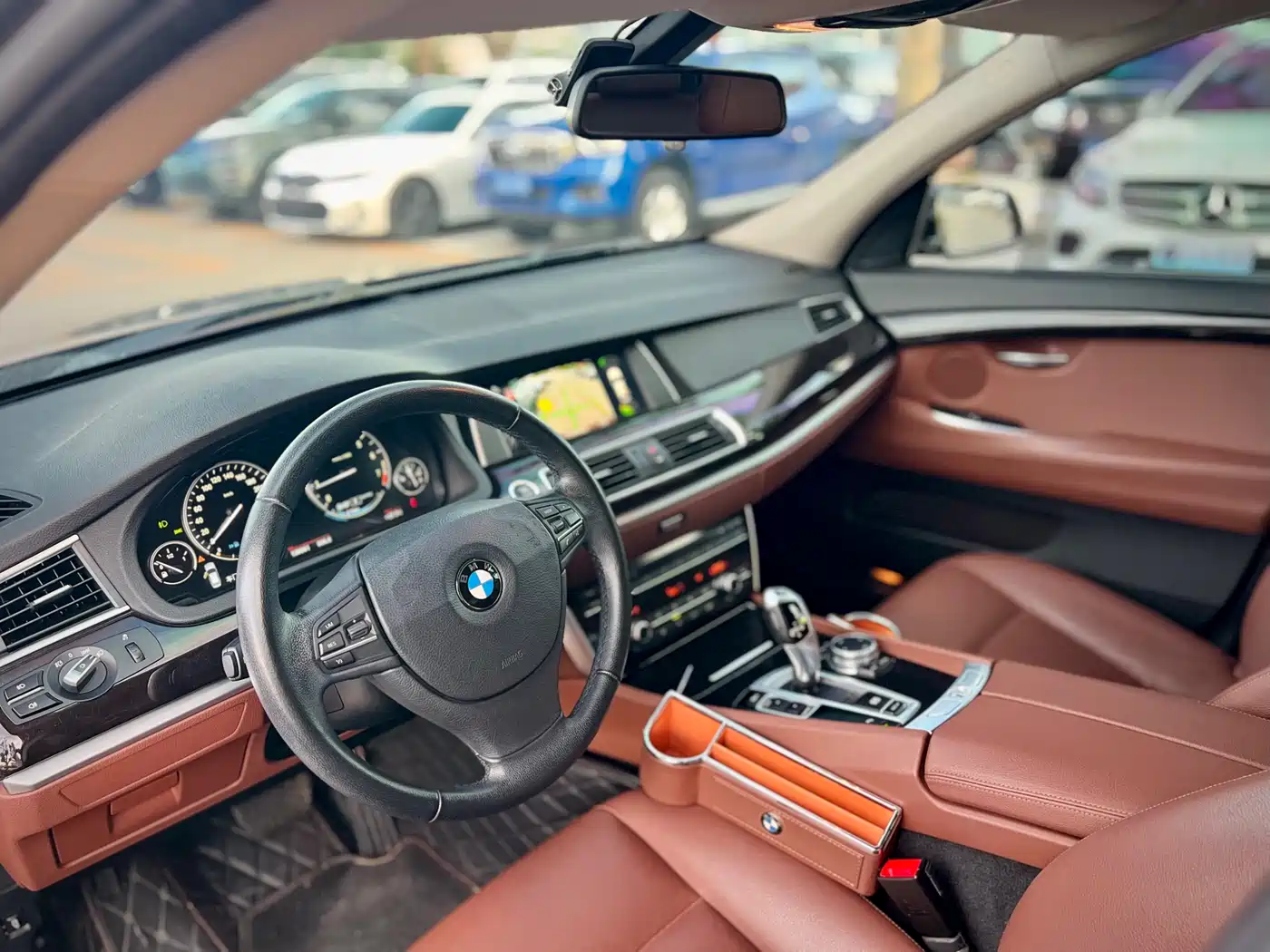 BMW 5 Series GT 2015 528i Leading фото 8