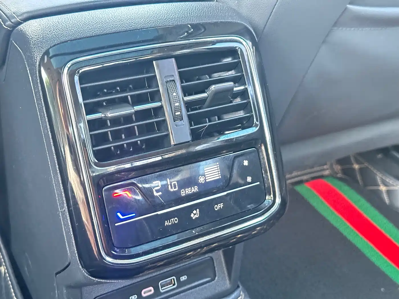 Volkswagen Passat 2022 330TSI Starlight Luxury Edition фото 13