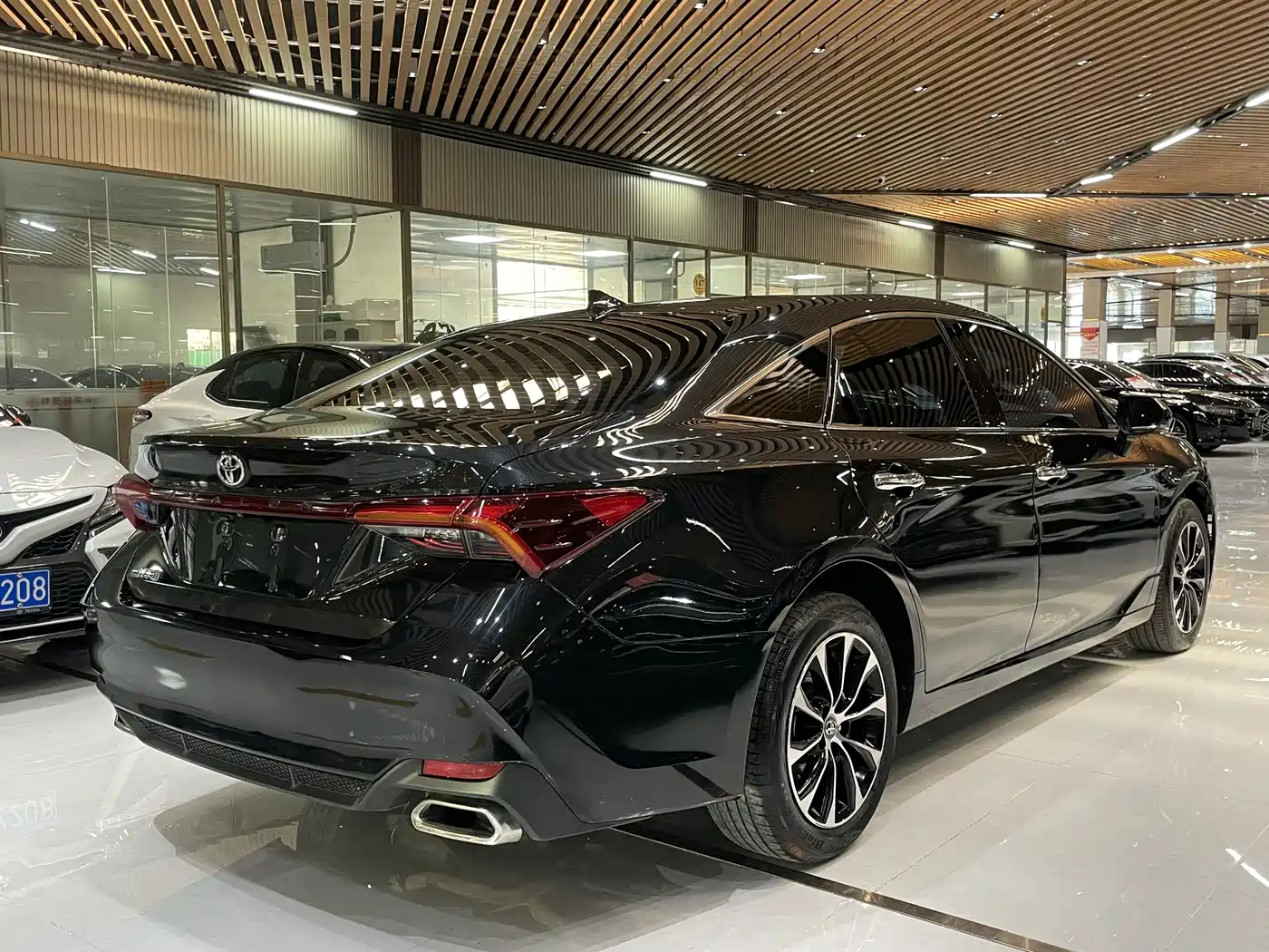 Toyota Avalon 2022 2.0L Luxury Edition фото 13