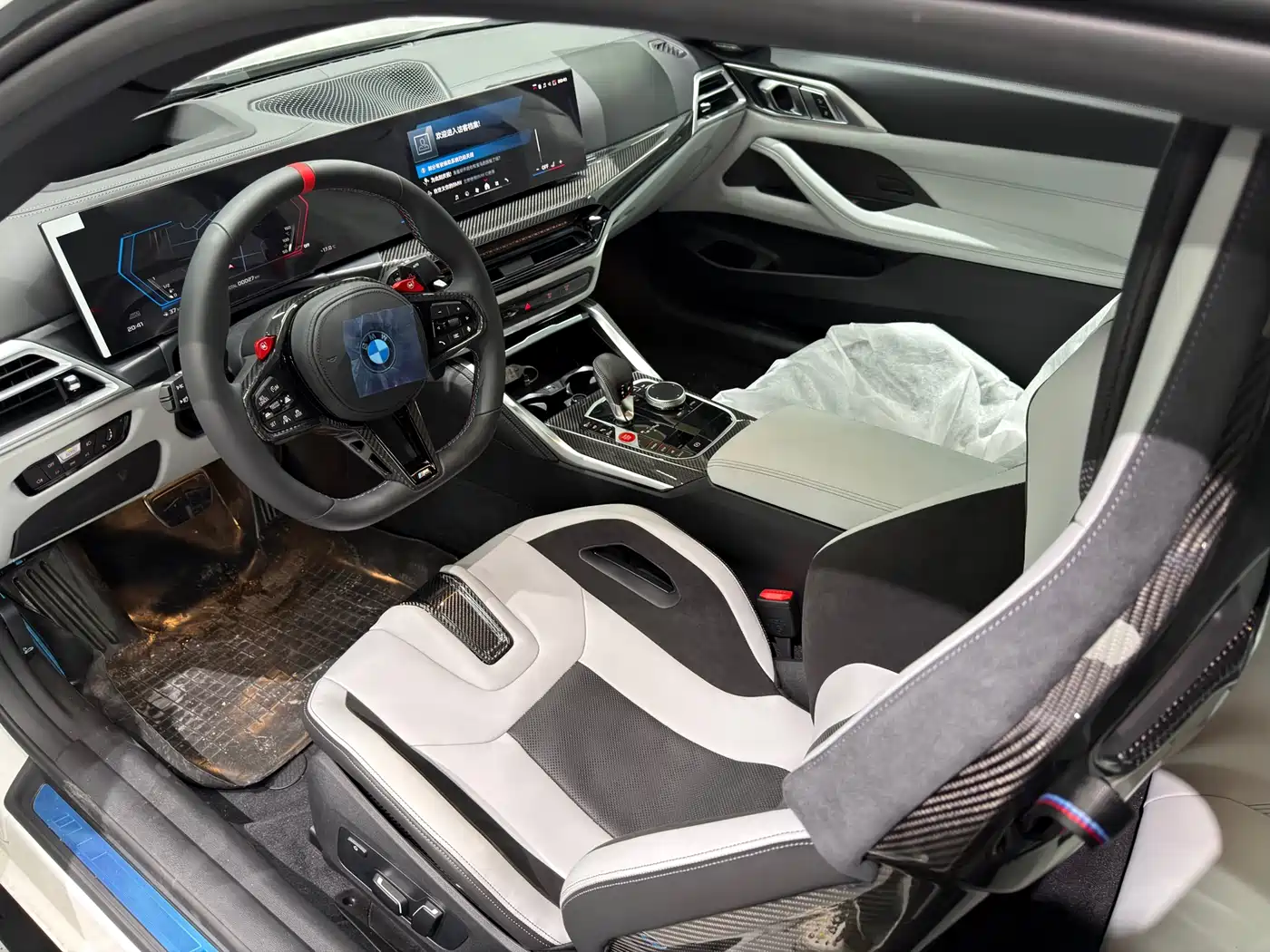 BMW M4 2024 BMW M4 Coupe M xDrive Competition фото 6