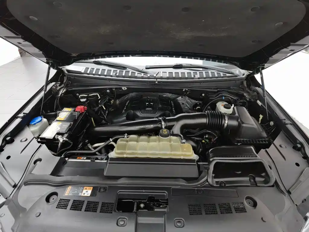 Фото 6 - Lincoln Navigator