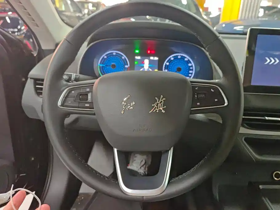 Hongqi E-QM5 2026 2025 Model 500km Travel Edition