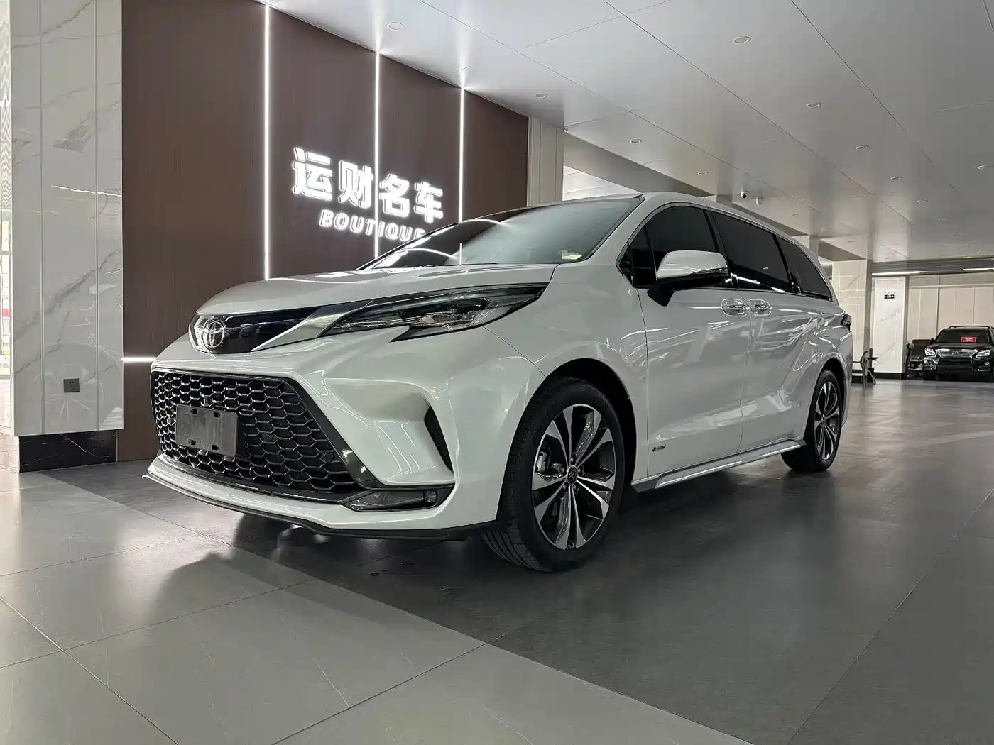 Toyota Granvia 2024 2.5L Hybrid Premium PLUS