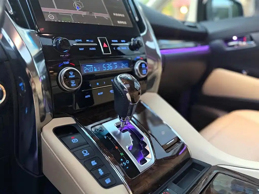 Toyota Alphard 2021 Hybrid 2.5L Luxury фото 12