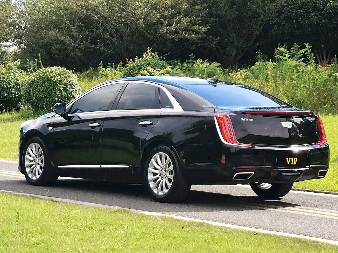 Photo 5 - Cadillac XTS